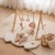 Mata edukacyjna do leżenia Miś Velvet Jasny Beż + baby gym wizualizacja.webp