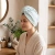 Wafelkowy turban do szuszenia włosów mietowy wizualizacja kobieta.webp