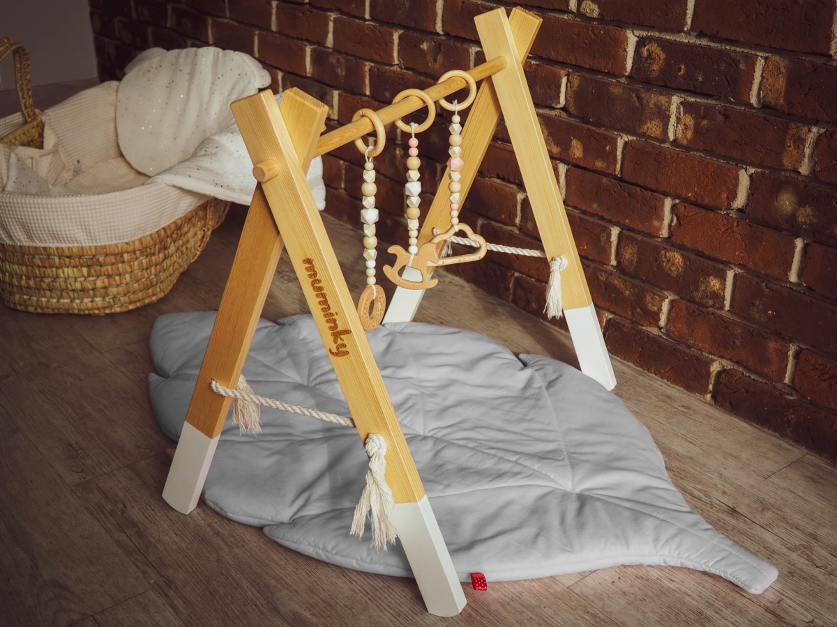 baby gym przywieszki mata biały.jpg