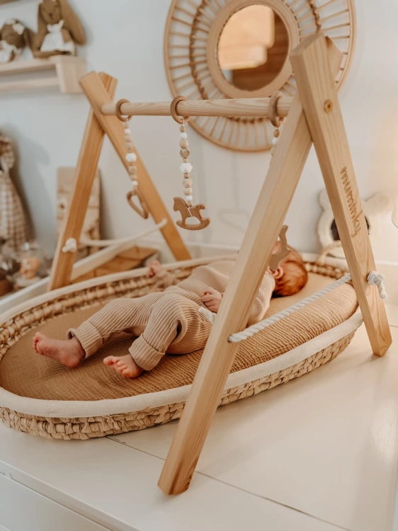 baby gym stojak edukacyjny.webp